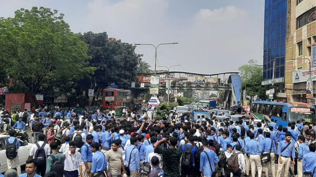 দাবি মানার আশ্বাসে ফার্মগেট থেকে সরে গেলেন শিক্ষার্থীরা